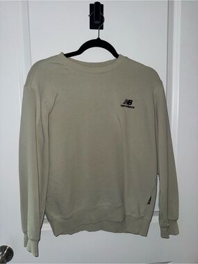 New Balance Women's Crewneck Sweatshirt in Light Olive